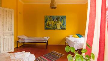 Фото номера Четырехместный номер Делюкс Хостелы Karma Hostel г. Мартвили 5